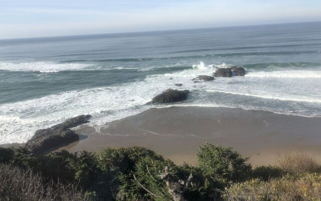 Ester Lee Oceanview Inn