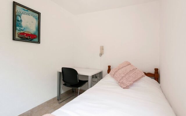 "room in Guest Room - Cuarto En Las Lomas!"