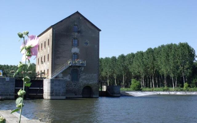 Gîte La Roche-Neuville, 6 pièces, 14 personnes - FR-1-600-148