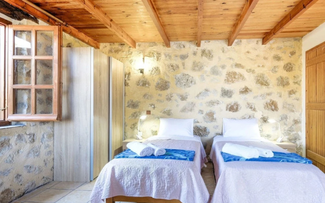 Inviting Villa In Palaiochora With Sea And Mountain Views