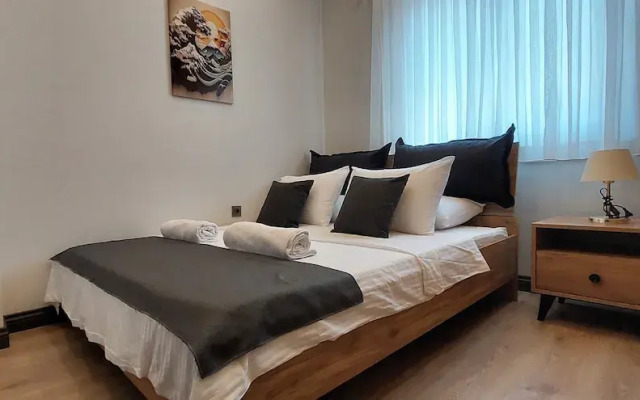 New Flat Large Living Space 5 Close to Lara Beach