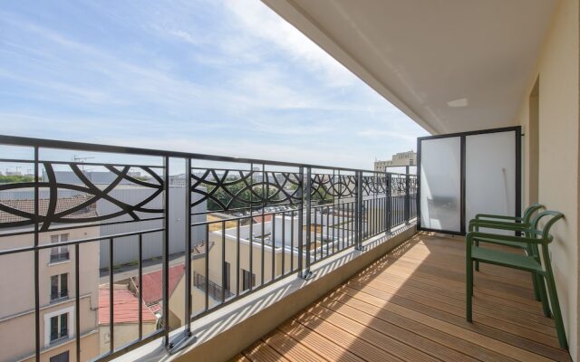 Accommodation with Parking near Paris