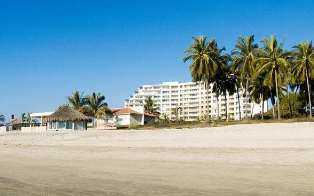 Delcanto Residences by LaTour