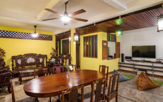 Banthat Thong Hostel