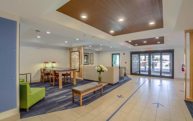 Holiday Inn Express & Suites Gulf Shores, an IHG Hotel