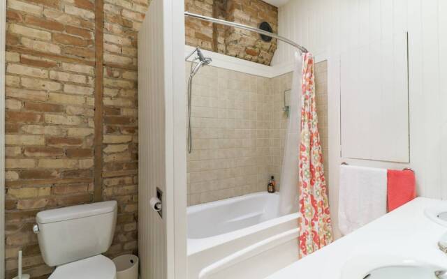 Chic Toronto Townhouse With Private Patio