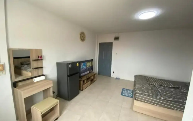 84 Bar & Guest House