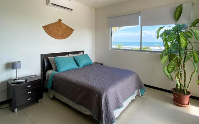 BEACHFRONT APARTMENT Vistas de Bejuco