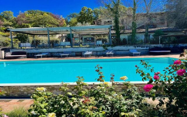 Spoleto-poolside-sleeps-20pool, Jacuzzi, Gardens -a True Fantasy