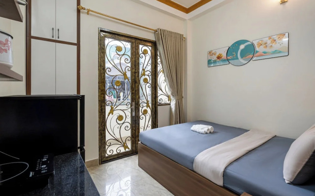 Hearth and Home De Tham