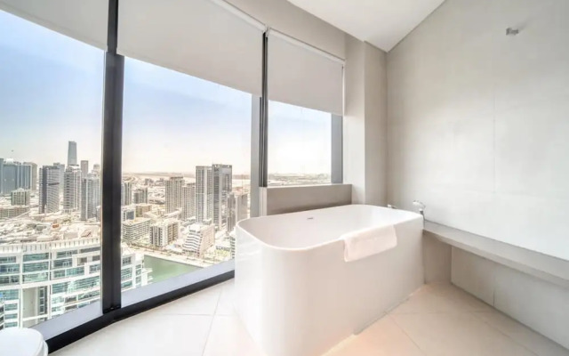 Serene Beachfront Ain Dubai View at Address JBR