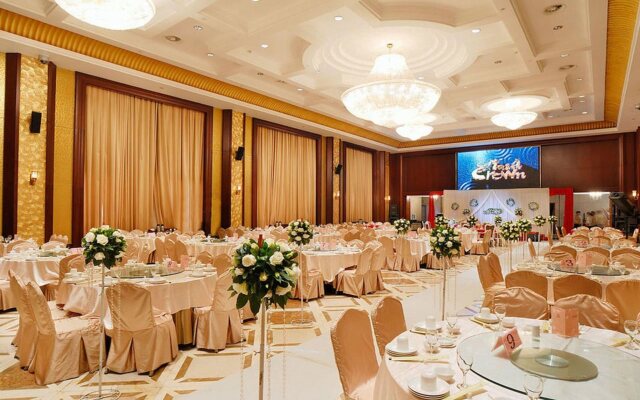 Yizui Crown Hotel