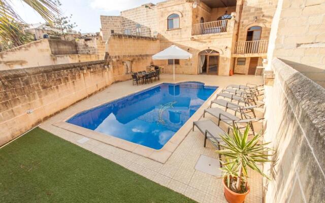 Centre Island Gozitan Farmhouse & Pool