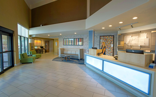 Holiday Inn Express & Suites Canyonville