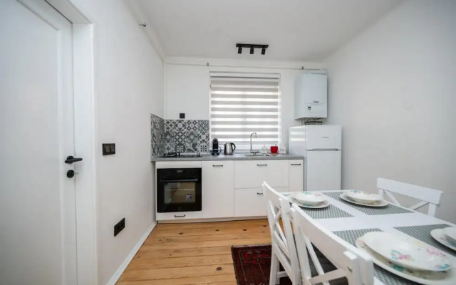 Sunny 1bdr Apartment Near City Center