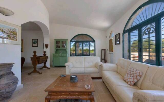Villa With Garden and Relaxing Atmosphere