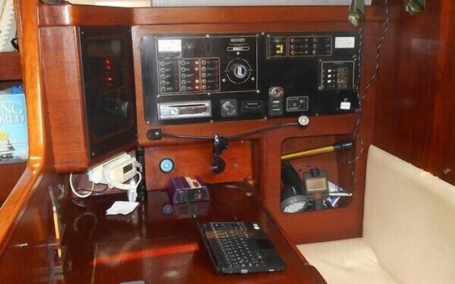 Moody 41 by Veleros Colombia