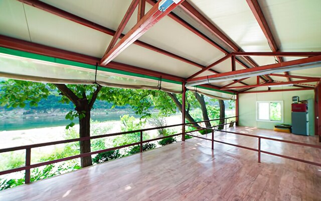 Hongcheon White House Pension