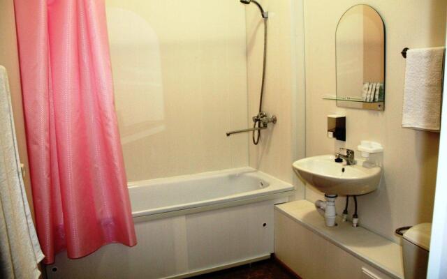 Oasis Hotel - Hostel