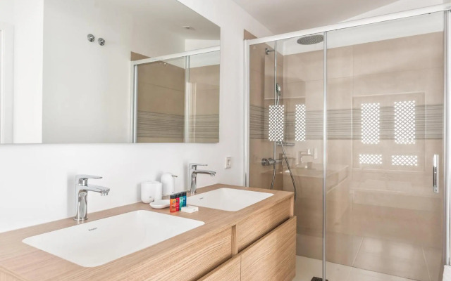 Bentor 3-3 PENTHOUSE POOL VIEW & JACUZZI 2B