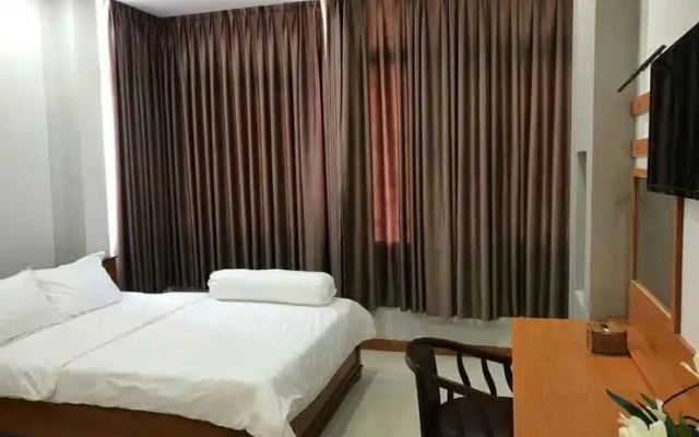 Rich Hotel