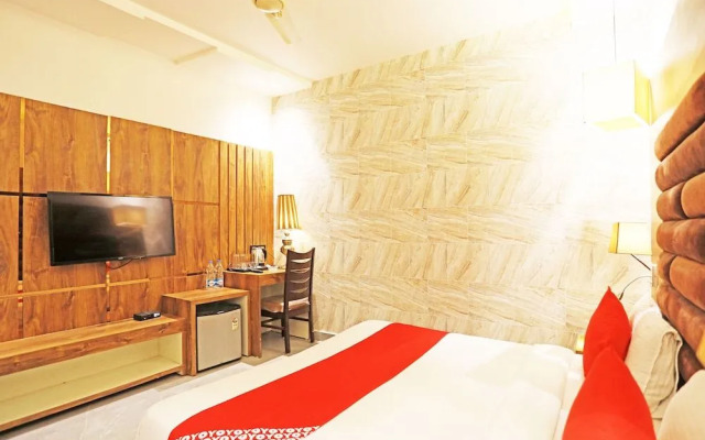 OYO 8902 Hotel Ronald Inn