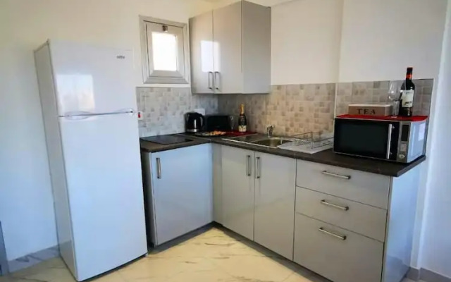 Nissi Adonis Suites