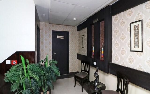 OYO 14422 Hotel Cosmos