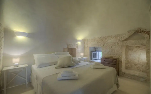 Trullo Grotta Cisternino by Typney