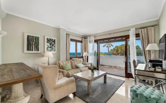 Suite with sea views within Hotel Puente Romano Marbella