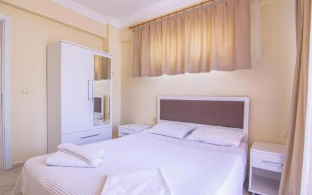 Sunset Beach Club Aqualettings Lighthouse 19