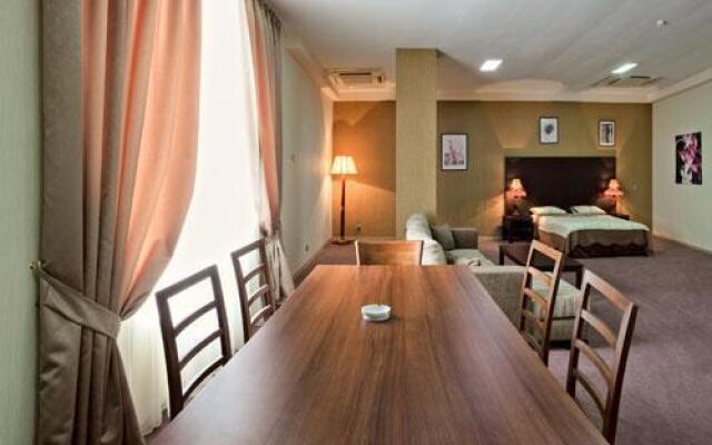 Crossway Hotel