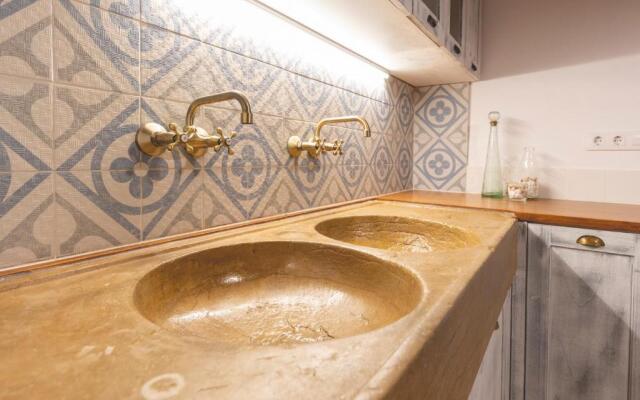 Bravissimo Plaça del Vi, Authentic Historic Apartment