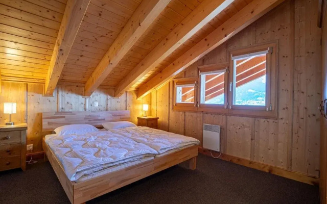 Spacious Chalet With Patio Facing Mountains