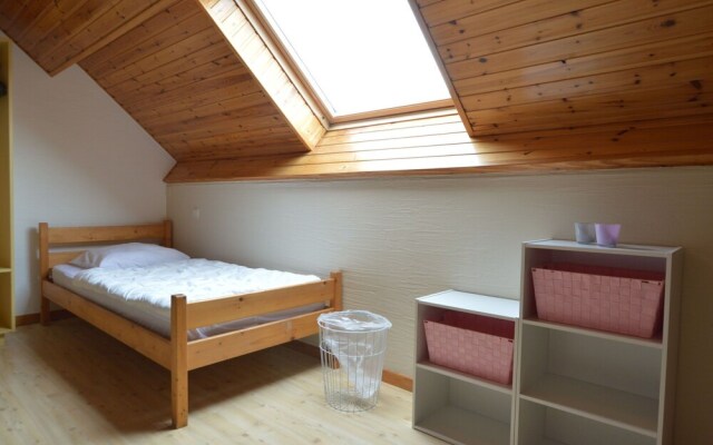 Modern Holiday Home in Robertville with Garden