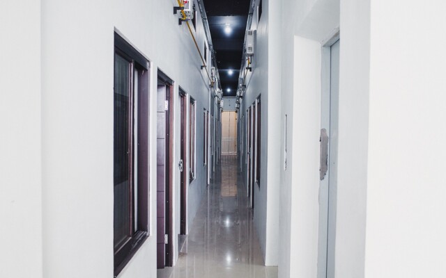 RedDoorz near Hayam Wuruk