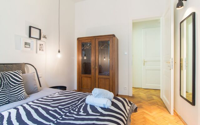 Stylish Modern Apartment In Malastrana