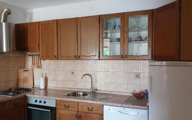 Apartman CaCO3 - Potpuno opremljen stan u blizini Plitvičkih jezera