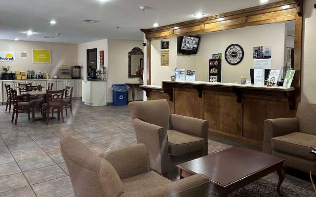 Days Inn & Suites by Wyndham Eunice