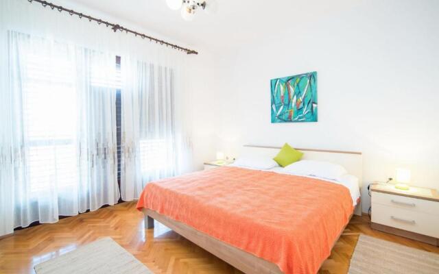 Apartments with a parking space Supetar, Brac - 18825