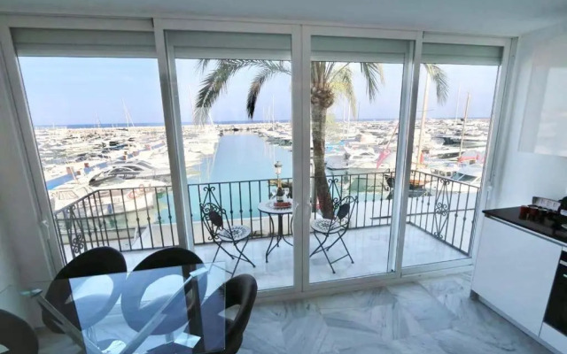 First Line Puerto Banus Harbour, 3 bedroom Luxury Apartment, Marbella