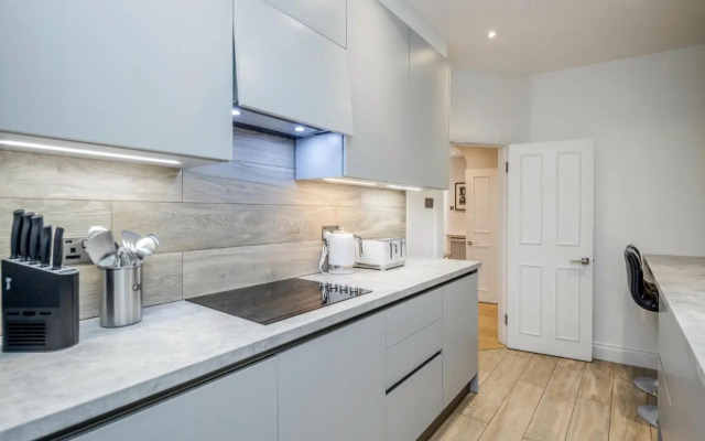 Modern Lovely 2 Bed Hyde Park with AC