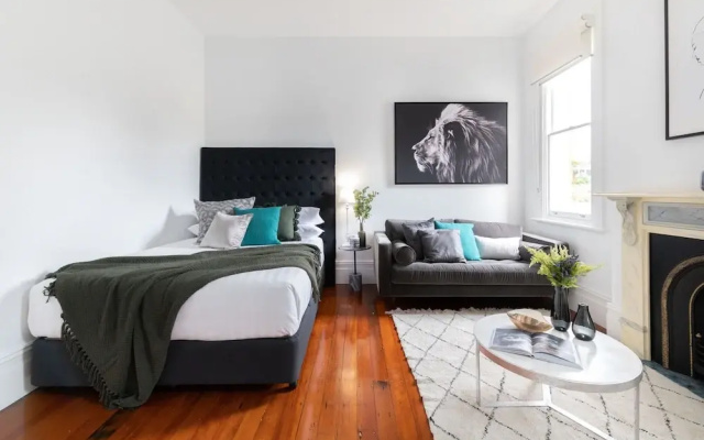 Cosy Nook In Inner-city Victorian Mansion