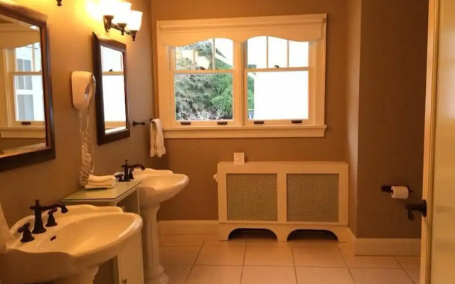 Crown Mansion Boutique Hotel & Villas
