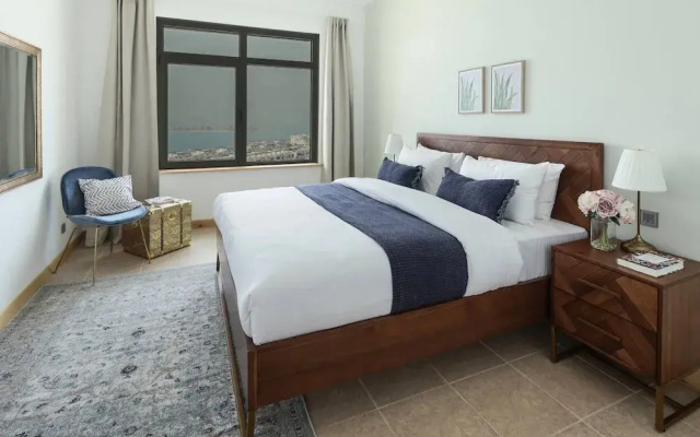 Sleek And Elegant 1BR on The Palm!
