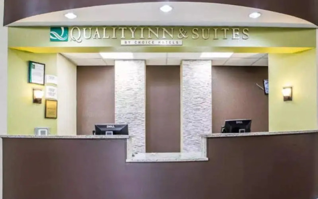 Quality Inn & Suites West Waterpark