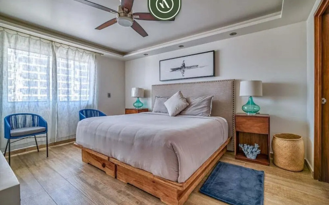 3BR Condo With Private Balcony - Pool - Marina`