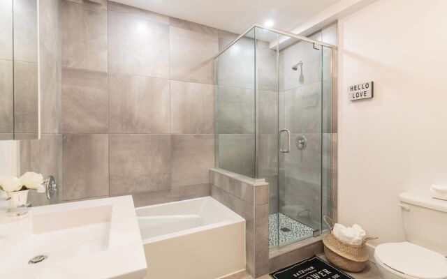 3 Br Luxury & Spacious Apartment in Little Italy