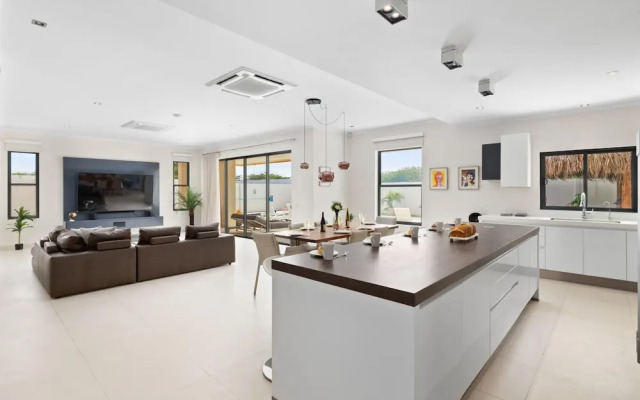 NEW Premium 4BR Large Pool Outdoor Kitchen