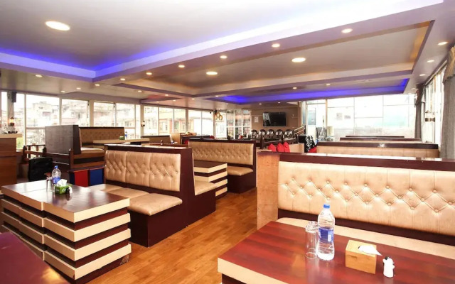 Oyo 607 De' Tisha Inn Lounge & Bar
